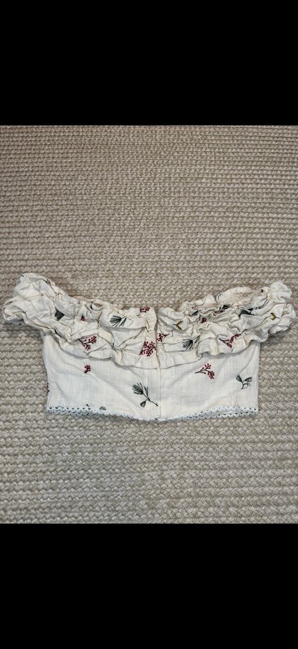 Kourt White Off The Shoulder Drop Top Floral Design Size Small Boho Coquette